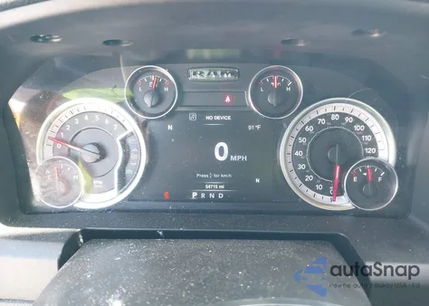 2021 Ram 1500 Classic Tradesman 4X4 5'7 Box z USA, uszkodzony, nr VIN 3C6RR7KT4MG665361